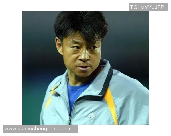 足球明星李华的个人简介与精彩瞬间照片分享